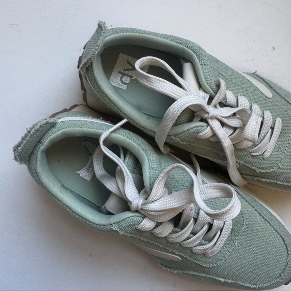 DV by Dolce Vita Braiden Sneakers - Picture 10 of 12
